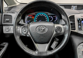 Подержанный автомобиль Toyota Venza 2014 года (23 фото)