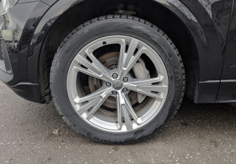 Подержанный автомобиль Audi Q8 2019 года (17 фото)