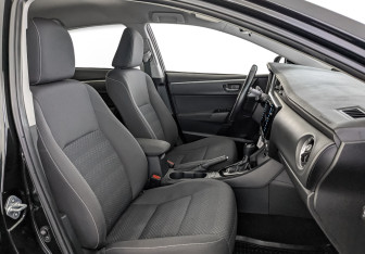 Подержанный автомобиль Toyota Corolla Sedan 2018 года (24 фото)