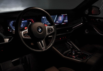 Подержанный автомобиль BMW X5 M 2025 года (21 фото)