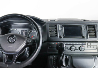 Подержанный автомобиль Volkswagen Multivan 2018 года (9 фото)