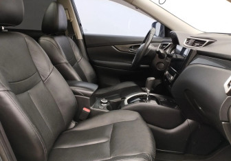 Подержанный автомобиль Nissan X-Trail 2015 года (10 фото)