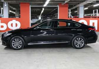 Подержанный автомобиль Genesis G80 2019 года (8 фото)