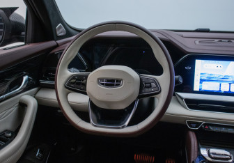 Подержанный автомобиль Geely Monjaro 2022 года (15 фото)