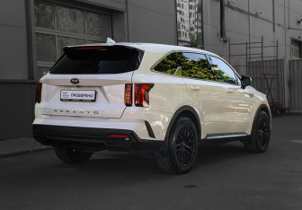 Подержанный автомобиль Kia Sorento 2021 года (4 фото)