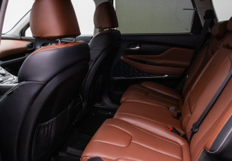 Подержанный автомобиль Hyundai Santa Fe 2021 года (11 фото)