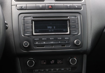 Подержанный автомобиль Volkswagen Polo Sedan 2012 года (14 фото)