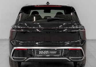 Подержанный автомобиль Hongqi HS3 2024 года (6 фото)