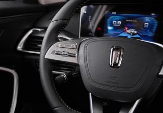 Новый FAW Bestune T77 2024 (16 фото)