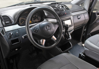 Подержанный автомобиль Mercedes-Benz Viano 2011 года (16 фото)