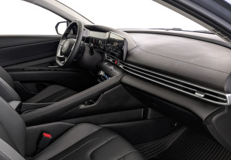 Подержанный автомобиль Hyundai Elantra Sedan 2024 года (13 фото)