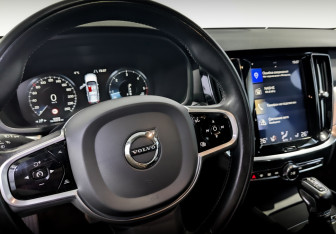 Подержанный автомобиль Volvo V60 2020 года (27 фото)