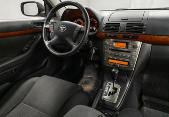 Подержанный автомобиль Toyota Avensis Sedan 2007 года (10 фото)