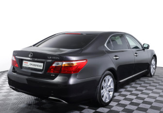 Подержанный автомобиль Lexus LS 2010 года (5 фото)