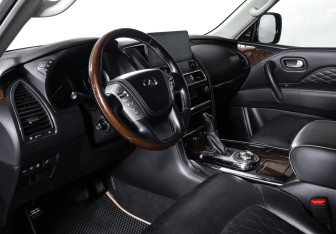 Подержанный автомобиль Infiniti QX80 2019 года (15 фото)