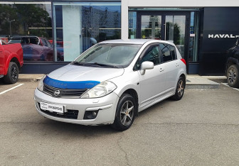 Подержанный автомобиль Nissan Tiida Hatchback 2011 года (1 фото)