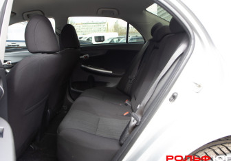 Подержанный автомобиль Toyota Corolla Sedan 2008 года (8 фото)