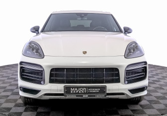 Подержанный автомобиль Porsche Cayenne 2021 года (2 фото)