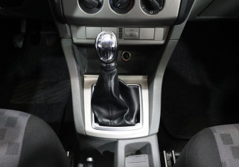 Подержанный автомобиль Ford Focus Hatchback 2009 года (16 фото)