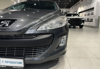 Подержанный автомобиль Peugeot 308 Hatchback 2010 года (9 фото)