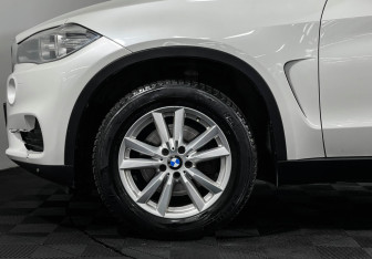 Подержанный автомобиль BMW X5 2017 года (7 фото)