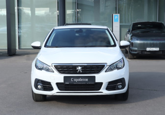 Подержанный автомобиль Peugeot 308 Wagon 2018 года (2 фото)