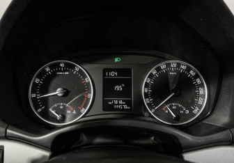 Подержанный автомобиль Skoda Octavia Liftback 2012 года (11 фото)