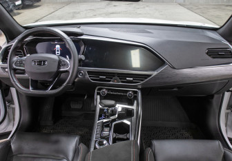 Подержанный автомобиль Geely Tugella 2022 года (14 фото)