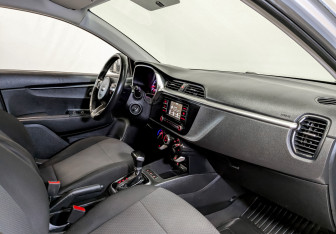 Подержанный автомобиль Kia Rio Hatchback 2021 года (10 фото)
