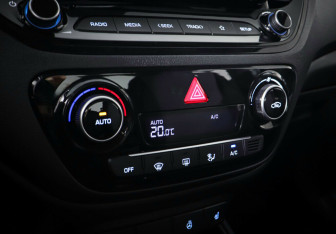 Подержанный автомобиль Hyundai Solaris Sedan 2021 года (14 фото)