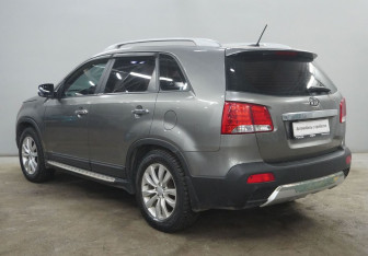 Подержанный автомобиль Kia Sorento 2011 года (6 фото)