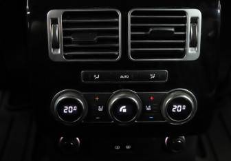 Подержанный автомобиль Land Rover Range Rover 2015 года (26 фото)