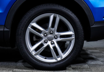 Подержанный автомобиль Audi Q3 2016 года (15 фото)