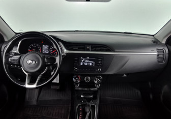 Подержанный автомобиль Kia Rio Hatchback 2021 года (12 фото)