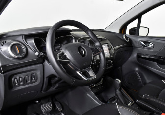 Подержанный автомобиль Renault Kaptur 2021 года (11 фото)