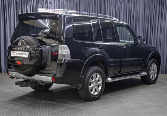 Подержанный автомобиль Mitsubishi Pajero 2013 года (5 фото)