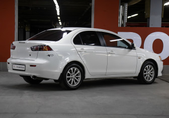 Подержанный автомобиль Mitsubishi Lancer Sedan 2014 года (5 фото)