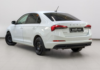 Подержанный автомобиль Skoda Rapid Liftback 2020 года (7 фото)