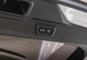 Подержанный автомобиль BMW X5 2016 года (23 фото)