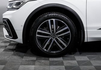 Подержанный автомобиль Volkswagen Tiguan 2021 года (15 фото)