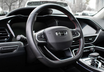 Подержанный автомобиль Geely Tugella 2022 года (14 фото)