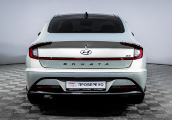 Подержанный автомобиль Hyundai Sonata 2022 года (6 фото)