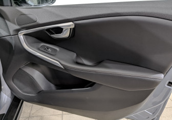 Подержанный автомобиль Volvo V40 Hatchback 2019 года (25 фото)