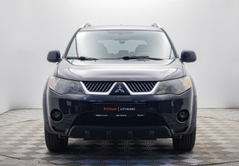 Подержанный автомобиль Mitsubishi Outlander 2008 года (9 фото)