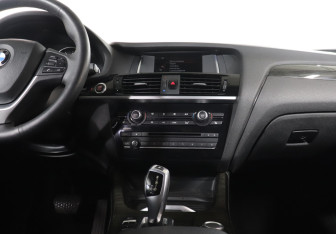 Подержанный автомобиль BMW X3 2016 года (14 фото)