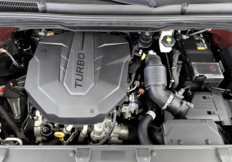 Подержанный автомобиль Kia Carnival 2022 года (9 фото)