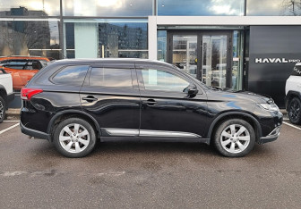 Подержанный автомобиль Mitsubishi Outlander 2015 года (4 фото)
