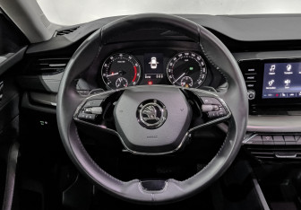 Подержанный автомобиль Skoda Octavia Liftback 2021 года (22 фото)