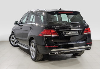 Подержанный автомобиль Mercedes-Benz GLE 2018 года (7 фото)