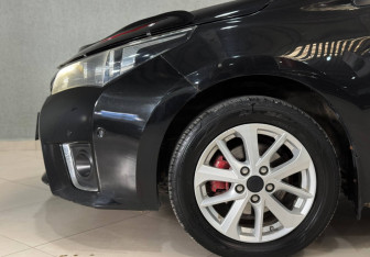 Подержанный автомобиль Toyota Corolla Sedan 2013 года (9 фото)